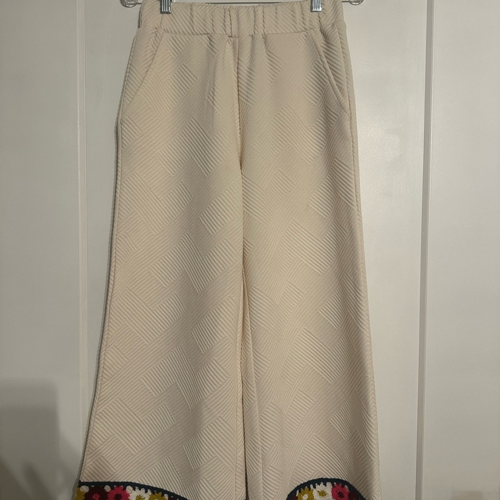NWOT SEE AND BE SEEN Size Small Cream Pants